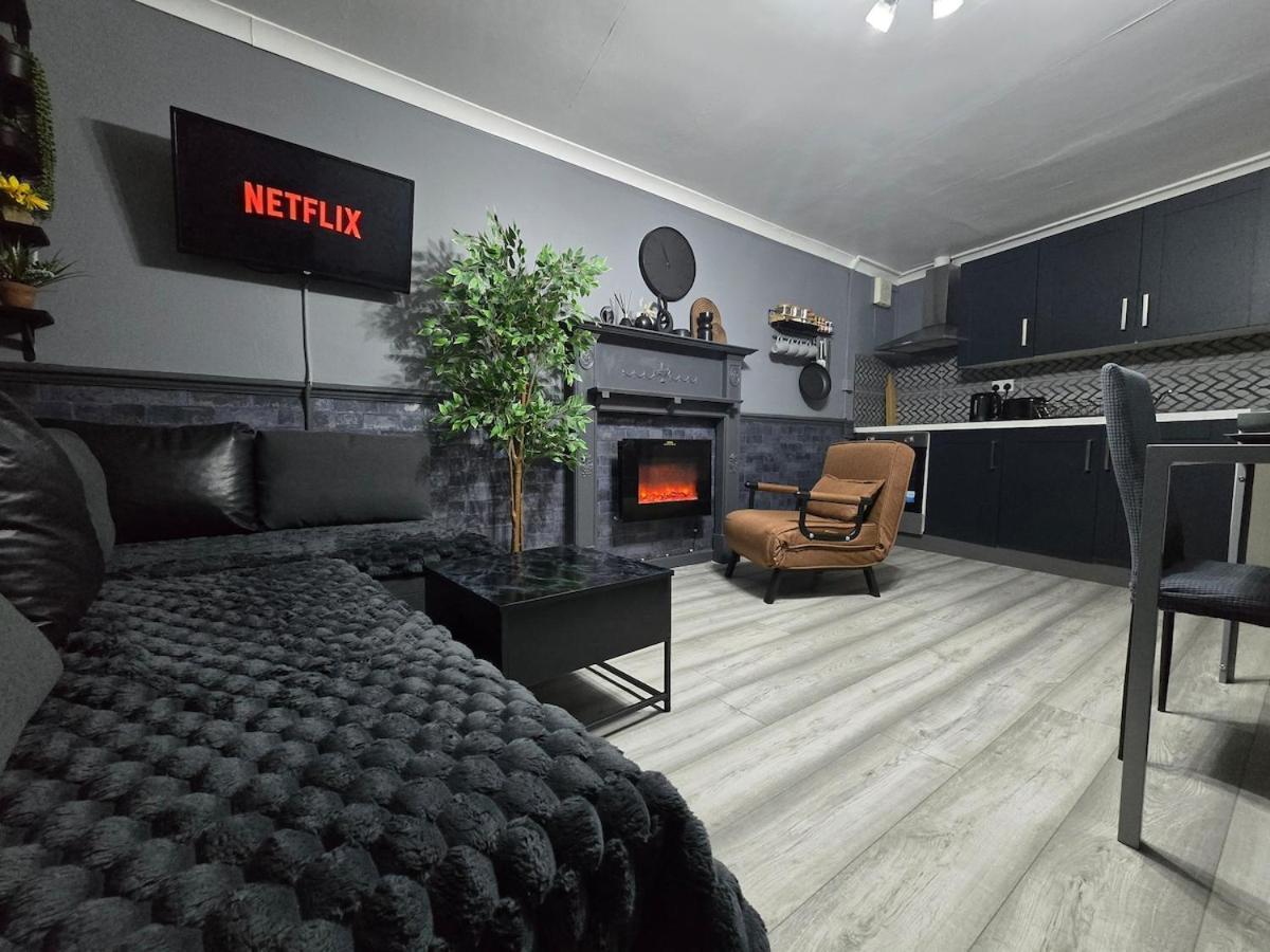 Cozy Flat With Private Entrance *